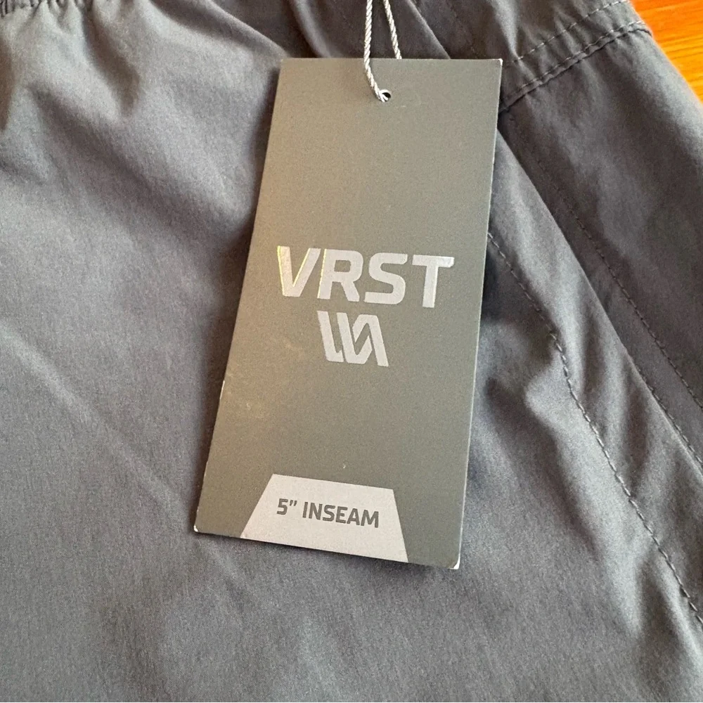 NWT‎ VRST Men's Athletic Shorts in Gray drawstring zip pocket lined 2X new